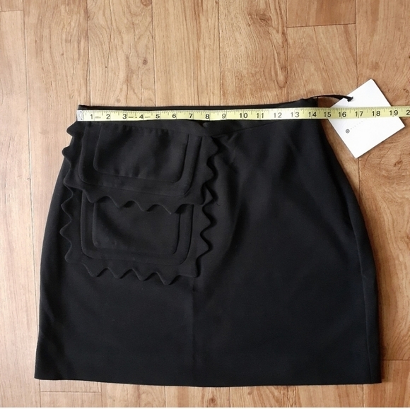 Victoria Beckham Women's Black Twill Scallop Mini Skirt. - Picture 6 of 12